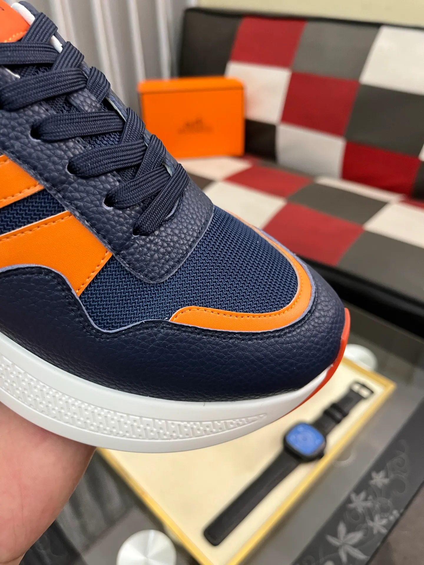 Men's shoes 💰540⌚️⌚️HERMES/Hermès Hugo thick-soled sneakers, casual men's shoes, these sneakers are made of imported first-layer cowhide leather and breathable mesh design. The contrasting color design creates a dynamic and modern shape. The front end of the toe is decorated with natural-color rubber inlays, which is novel and fashionable. The texture is incomparable, with cowhide lining and cowhide foot pads, the upper foot is comfortable and breathable, and the rubber sole is decorated with geometric patterns and iconic "H" details. A very personal one! Size: 38-44